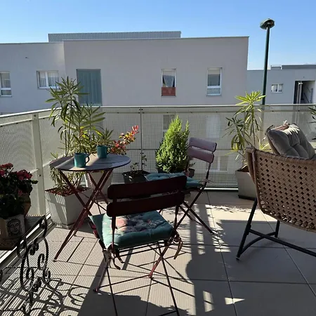 Le Secret Des Collines - South Facing Balcony アパート *